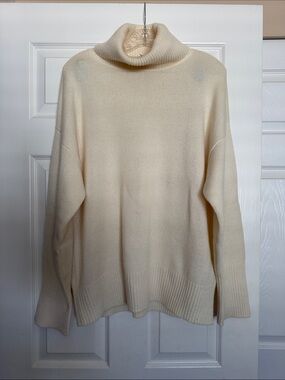Flat White Ivory Wool Cashmere Turtleneck M